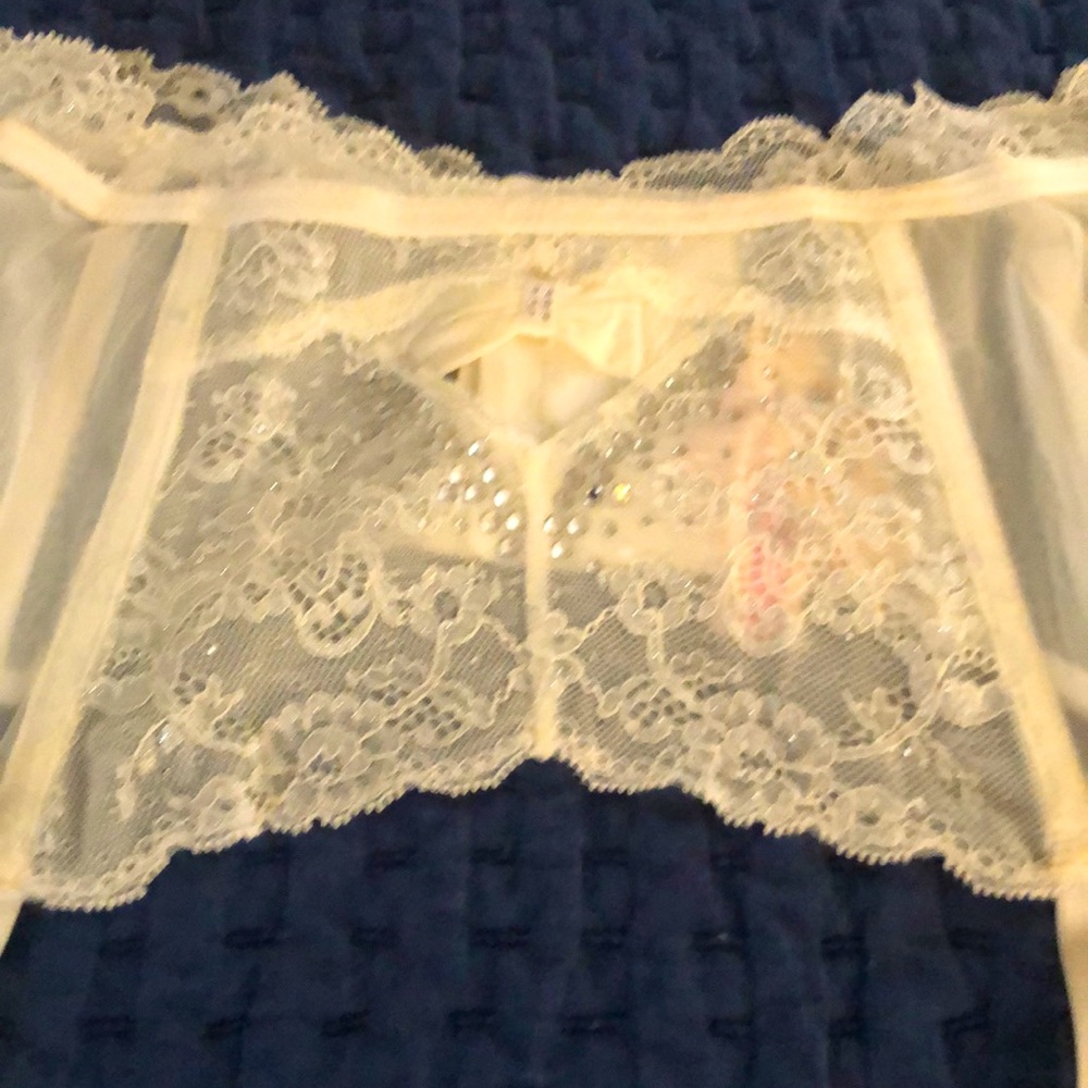 Victoria’s Secret bridal garter - Picture 2 of 7